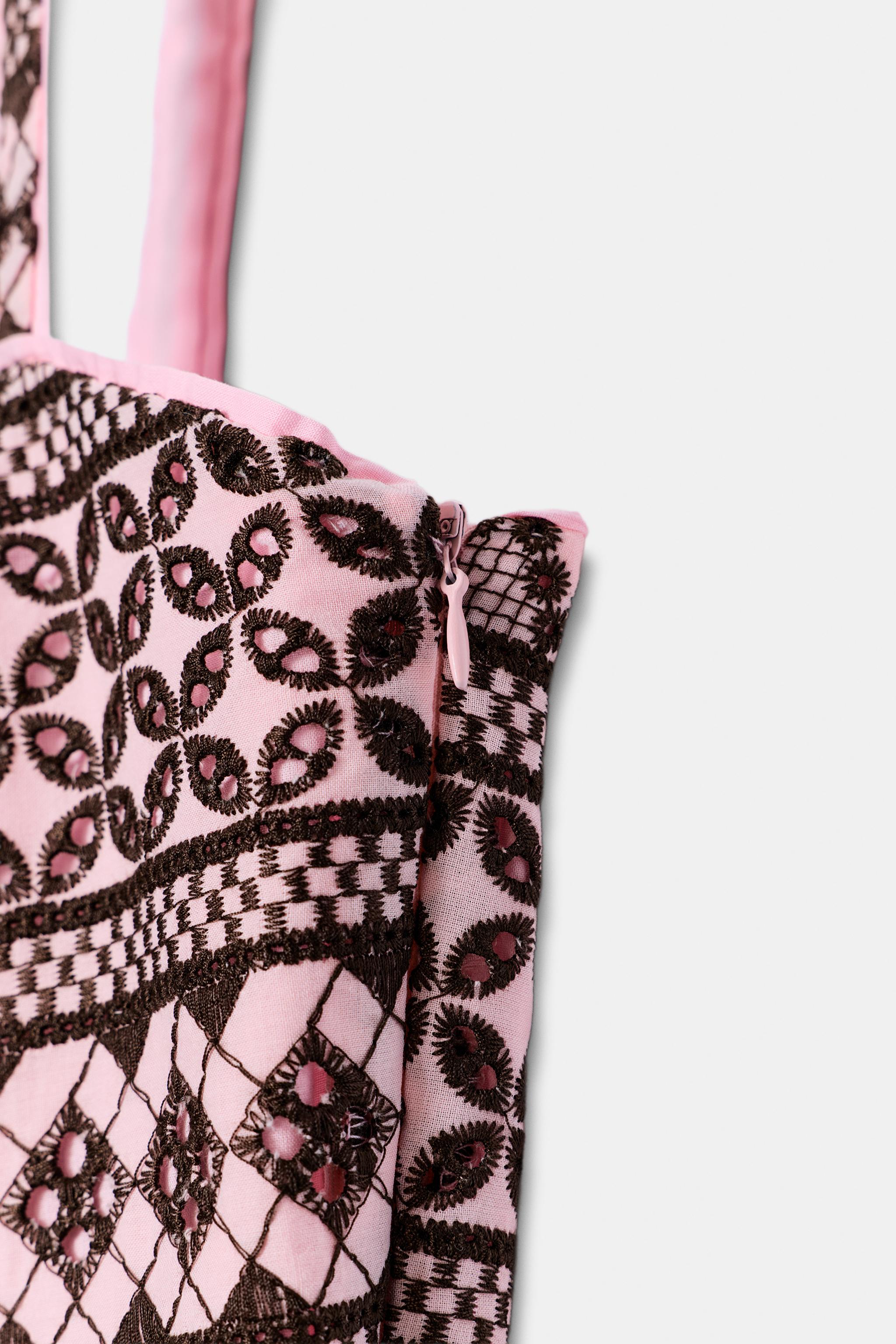 EMBROIDERED EYELET TOP